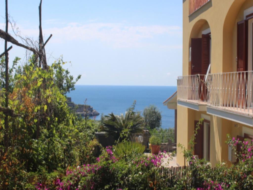 Faraglioni Di Sorrento Guesthouse Szoba fotó